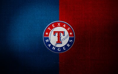 テキサス・レンジャーズのバッジ, 4k, 青赤布の背景, mlb, テキサス・レンジャーズのロゴ, 野球, スポーツのロゴ, テキサスレンジャーズの旗, アメリカの野球チーム, テキサス・レンジャーズ