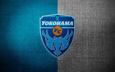 요코하마 fc 배지, 4k, 파란색 흰색 패브릭 배경, j2 리그, 요코하마 fc 로고, 요코하마 fc 엠블럼, 스포츠 로고, 요코하마 fc 플래그, 일본 축구 클럽, 요코하마 fc, 축구, fc 요코하마