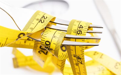 cinta métrica amarilla, 4k, pérdida de peso, dieta, adelgazamiento, conceptos de dieta, cinta métrica amarilla en el enchufe, conceptos de pérdida de peso, salud