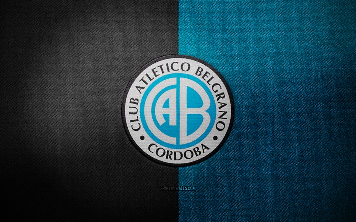 ca ベルグラノのバッジ, 4k, 青黒布の背景, リーガプロフェッショナル, caベルグラノのロゴ, caベルグラノのエンブレム, スポーツのロゴ, アルゼンチン サッカー クラブ, ca ベルグラノ, サッカー, フットボール, ベルグラノ fc