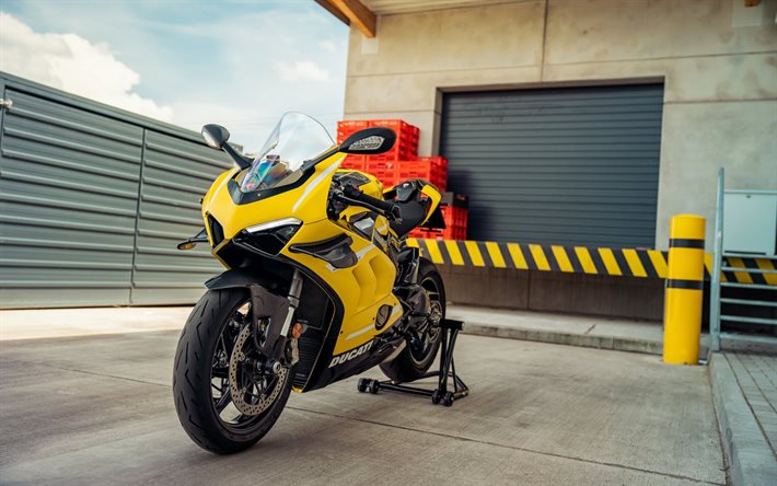 2022 Ducati Panigale V4 R front view, exterior, yellow sportbike, yellow Panigale V4 R, italian superbikes, race bike, Ducati