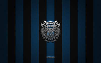 logo kawasaki frontale, squadra di calcio giapponese, j1 league, sfondo blu carbone nero, emblema kawasaki frontale, calcio, kawasaki frontale, giappone, logo in metallo argento kawasaki frontale