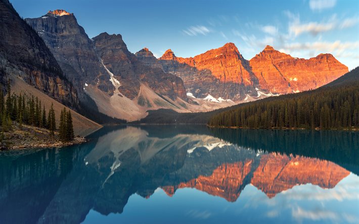 4k, le lac moraine, le matin, l'alberta, l'été, les monuments canadiens, les montagnes, les lacs bleus, le parc national de banff, les concepts de voyage, le canada, banff