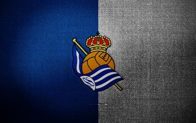 レアル・ソシエダのバッジ, 4k, 青白い布の背景, ラ・リーガ, レアル・ソシエダのロゴ, レアル・ソシエダのエンブレム, スポーツのロゴ, レアル・ソシエダの旗, スペインのサッカークラブ, レアル・ソシエダ, サッカー, フットボール, レアル・ソシエダfc