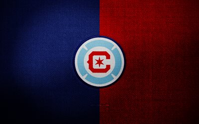 シカゴ・ファイアのバッジ, 4k, 青赤布の背景, mls, シカゴ・ファイアのロゴ, シカゴの火の紋章, スポーツのロゴ, シカゴの火の旗, アメリカのサッカー チーム, シカゴ・ファイア, サッカー, フットボール, シカゴ・ファイアー fc