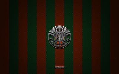 logotipo de zaglebie lubin, club de fútbol polaco, ekstraklasa, fondo de carbono verde rojo, emblema de zaglebie lubin, fútbol, zaglebie lubin, polonia, logotipo de metal plateado de zaglebie lubin