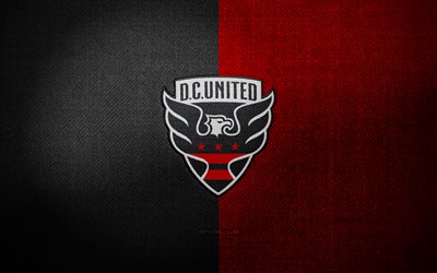 dc united-abzeichen, 4k, roter schwarzer stoffhintergrund, mls, dc united-logo, dc united-emblem, sportlogo, dc united-flagge, amerikanische fußballmannschaft, dc united, fußball, football, dc united fc
