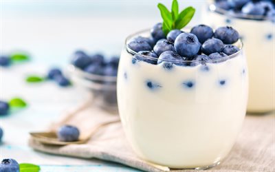 yaourt aux bleuets, 4k, produits laitiers, yaourt, bleuets, verre de yaourt, des aliments sains, fond de yaourt