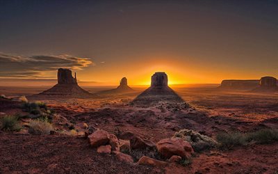 Monument Valley, evening, sunset, Merrick Butte, West Mitten Butte, East Mitten Butte, sandstone buttes, Arizona, USA