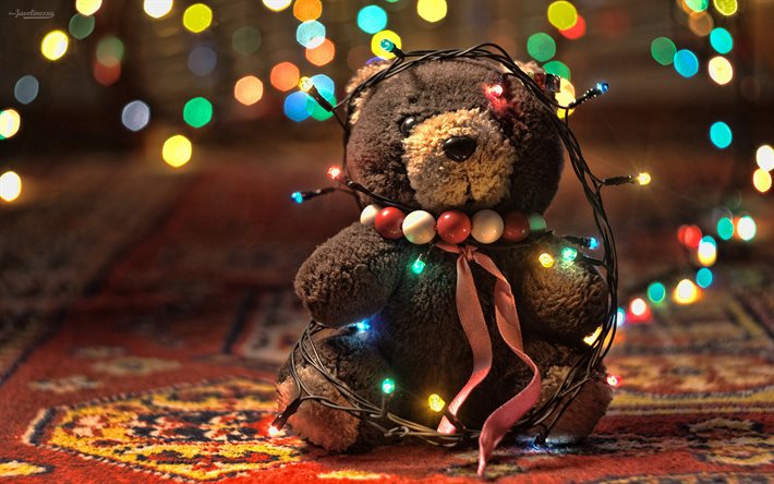 ours en peluche, jouets mignons, nouvel an, guirlande, lanternes allumées, joyeux noël, bonne année