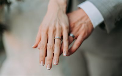 4k, 結婚式, 新郎新婦, 結婚指輪, 結婚式のカップル, 結婚指輪をつけた手, 結婚式のコンセプト, ウェディングカードの背景, 結婚式の招待状の背景