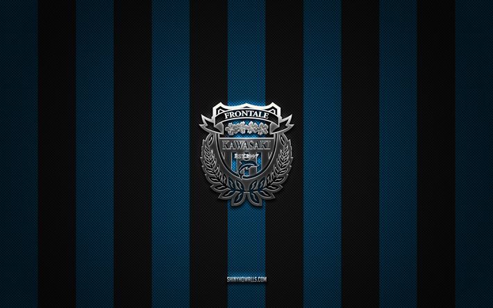 kawasaki frontale-logo, japanischer fußballverein, j1 league, blau-weißer kohlenstoffhintergrund, kawasaki frontale-emblem, fußball, kawasaki frontale, japan, kawasaki frontale-silbermetalllogo