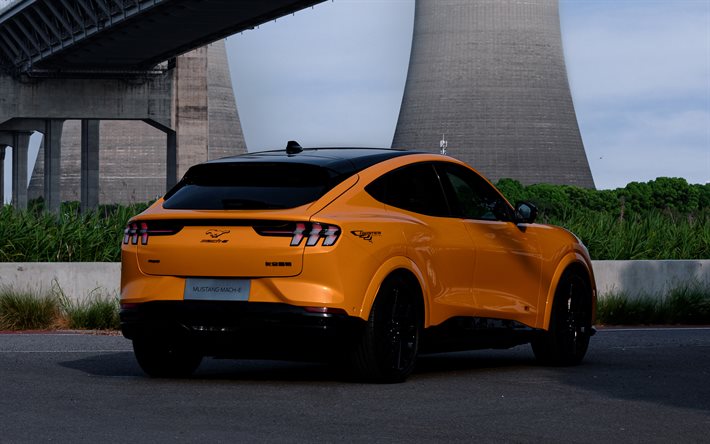 4k, Ford Mustang Mach-E GT, back view, electric cars, 2022 cars, electric SUVs, Yellow Ford Mustang Mach-E, 2022 Ford Mustang Mach-E, american cars, Ford