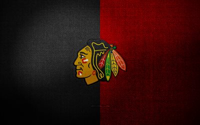 chicago blackhawks badge, 4k, sfondo in tessuto rosso nero, nhl, logo di chicago blackhawks, chicago blackhawks emblem, hockey, sports logo, chicago blackhawks flag, american hockey team, chicago blackhawks