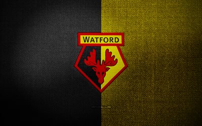 distintivo watford fc, 4k, sfondo tessuto giallo nero, campionato efl, logo watford fc, emblema watford fc, logo sportivo, squadra di calcio inglese, watford, calcio, watford fc