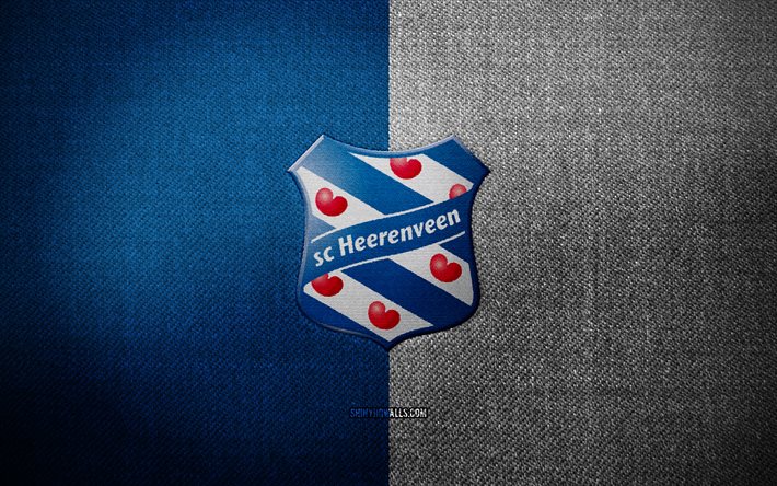 sc heerenveen badge, 4k, sfondo in tessuto bianco blu, eredivisie, logo sc heerenveen, embleggio di sc heerenveen, logo sportivo, club di calcio olandese, sc -heerenveen, calcio, heerenveen fc