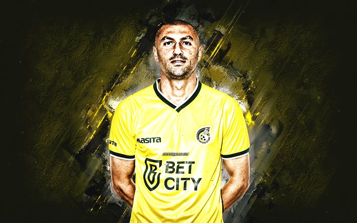 burak yilmaz, fortuna sittard, portrait, joueur de football turc, fond jaune en pierre, pays-bas, football