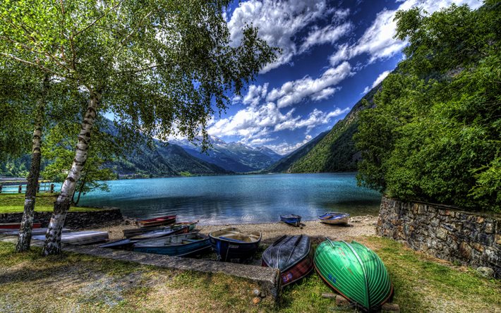 lago poschiavo, 4k, botes, hdr, verano, montañas, alpes, landmsrks suizos, vacaciones de verano, suiza, europa, naturaleza hermosa