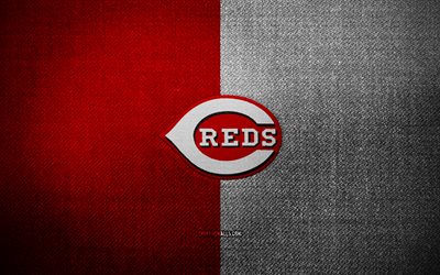 distintivo dei cincinnati reds, 4k, sfondo in tessuto bianco rosso, mlb, logo dei cincinnati reds, emblema dei cincinnati reds, baseball, logo sportivo, bandiera dei cincinnati reds, squadra di baseball americana, cincinnati reds