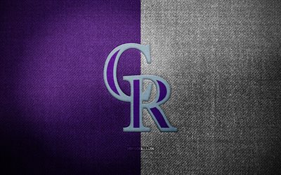 コロラド ロッキーズのバッジ, 4k, 紫の白い布の背景, mlb, コロラド・ロッキーズのロゴ, 野球, スポーツのロゴ, コロラド・ロッキーズの旗, アメリカの野球チーム, コロラド・ロッキーズ