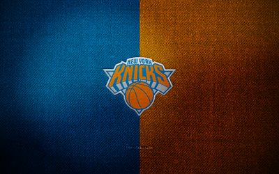 ニューヨーク・ニックスのバッジ, 4k, 青オレンジ色の布の背景, nba, ニューヨーク・ニックスのロゴ, ユタ・ジャズのエンブレム, バスケットボール, スポーツのロゴ, ニューヨーク・ニックスの旗, アメリカのバスケットボールチーム, ニューヨーク・ニックス