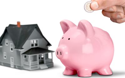 ピンクの貯金箱, 4k, 住宅保証金, 不動産, 家を買うためにお金を貯める, お金を節約する, 貯金箱, 預金の概念