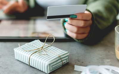 online alışveriş, 4k, eldeki banka kartı, online sipariş, hediye seçimi, hediye kutusu, alışveriş konseptleri, hediye alışverişi