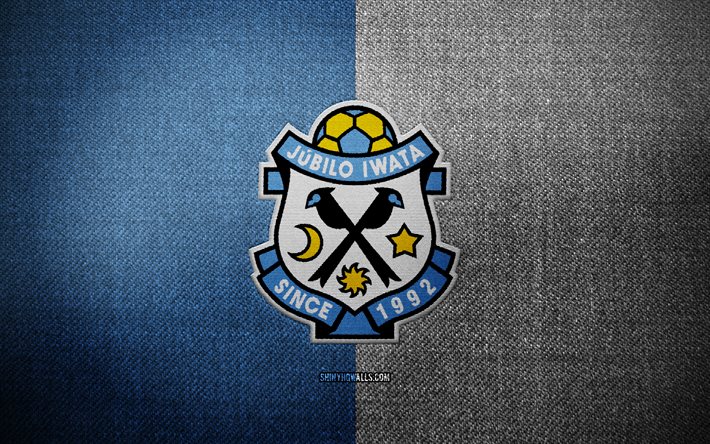 distintivo jubilo iwata, 4k, sfondo blu tessuto bianco, lega j1, logo jubilo iwata, stemma jubilo iwata, logo sportivo, bandiera jubilo iwata, squadra di calcio giapponese, giubilo iwata, calcio, jubilo iwata fc