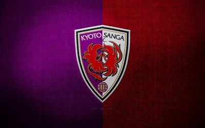 insignia de kioto sanga, 4k, fondo de tela roja púrpura, liga j1, logotipo de kioto sanga, emblema de kioto sanga, logotipo deportivo, bandera de kioto sanga, club de fútbol japonés, kioto sanga, fútbol, kioto sanga fc